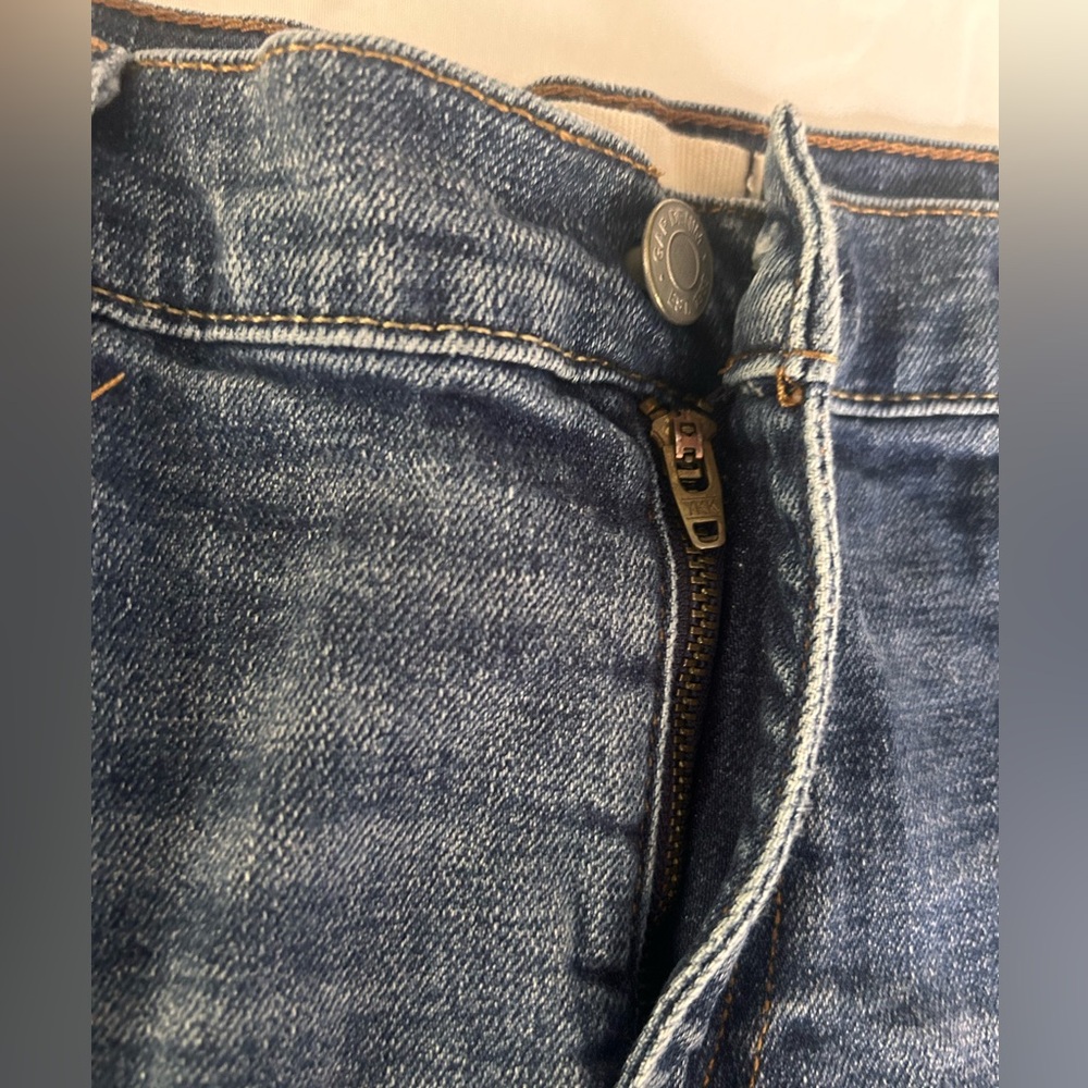 GAP Low Rise Shorts - Picture 6 of 6